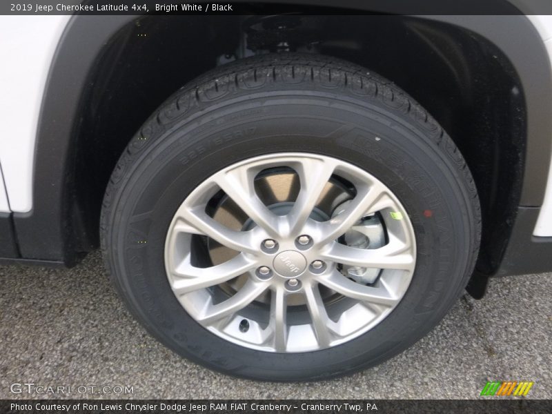 Bright White / Black 2019 Jeep Cherokee Latitude 4x4