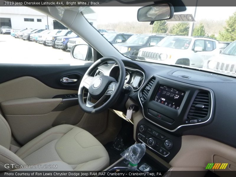 Bright White / Black 2019 Jeep Cherokee Latitude 4x4