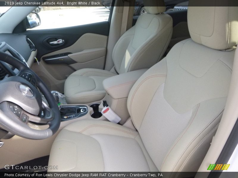 Bright White / Black 2019 Jeep Cherokee Latitude 4x4