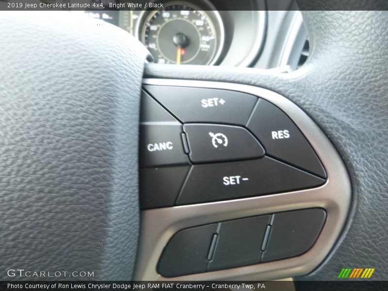 Bright White / Black 2019 Jeep Cherokee Latitude 4x4
