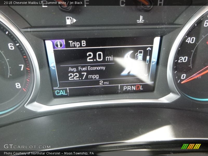 Summit White / Jet Black 2018 Chevrolet Malibu LT