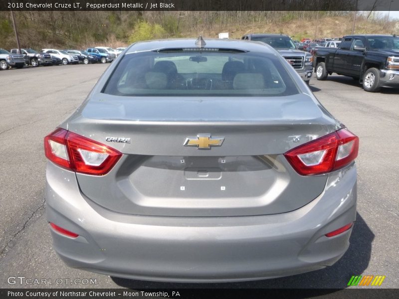 Pepperdust Metallic / Jet Black 2018 Chevrolet Cruze LT