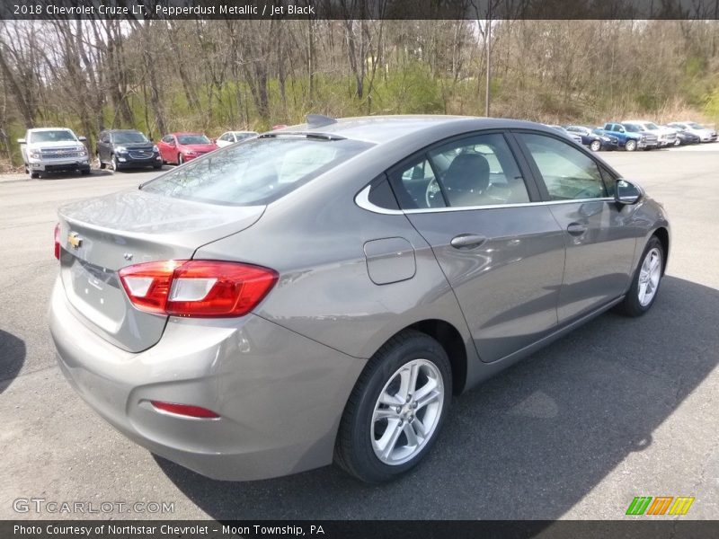 Pepperdust Metallic / Jet Black 2018 Chevrolet Cruze LT
