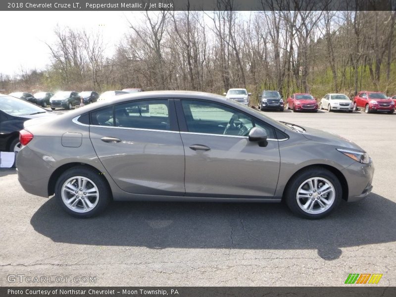 Pepperdust Metallic / Jet Black 2018 Chevrolet Cruze LT