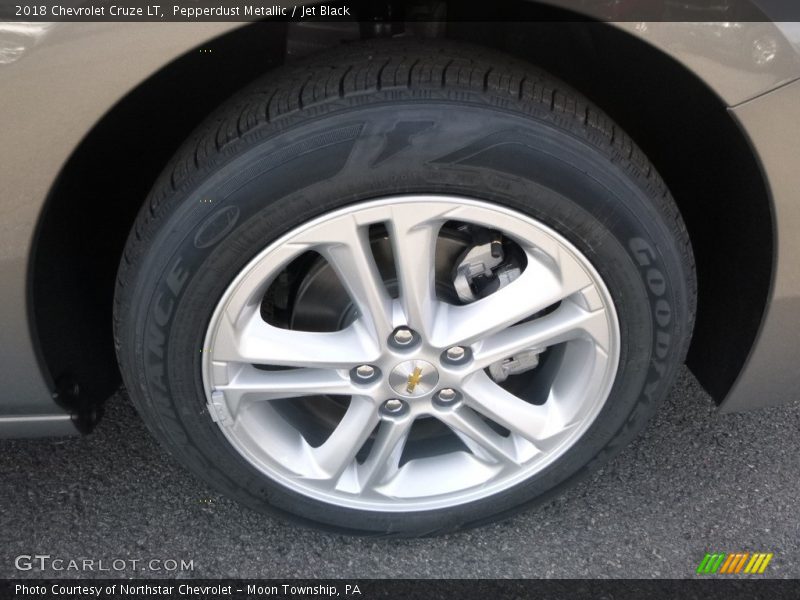 Pepperdust Metallic / Jet Black 2018 Chevrolet Cruze LT