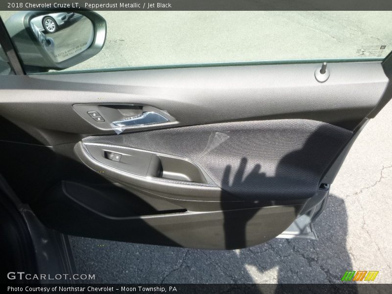 Pepperdust Metallic / Jet Black 2018 Chevrolet Cruze LT