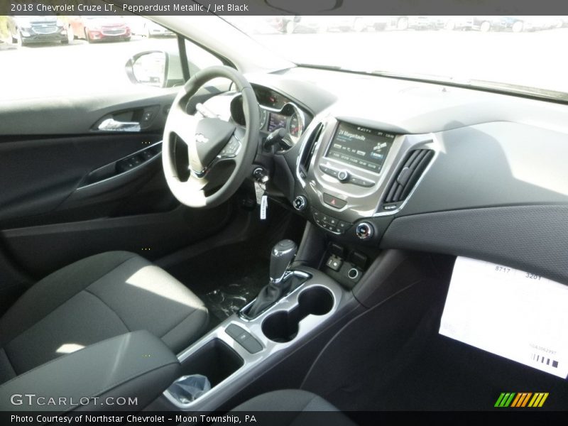 Pepperdust Metallic / Jet Black 2018 Chevrolet Cruze LT