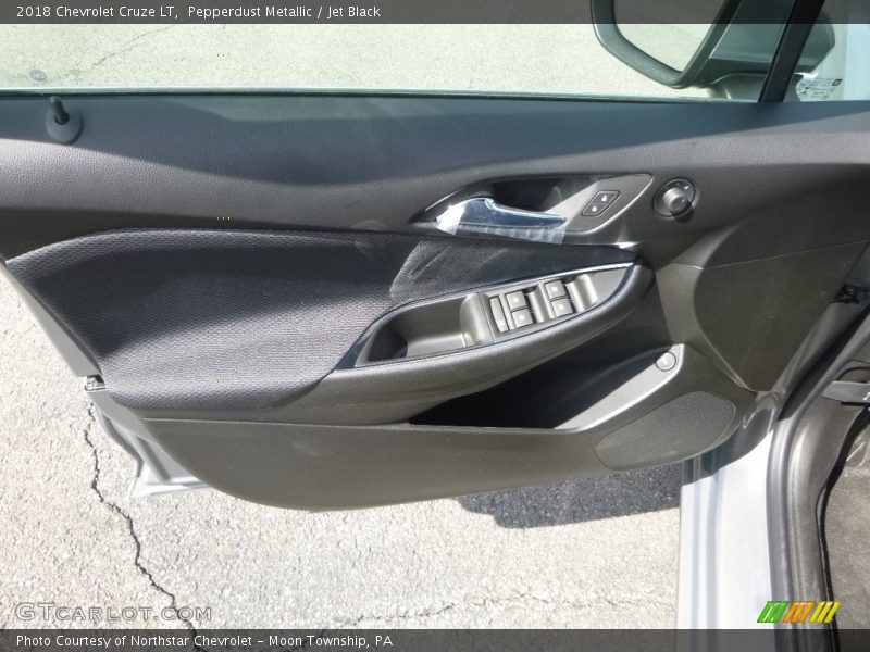 Pepperdust Metallic / Jet Black 2018 Chevrolet Cruze LT