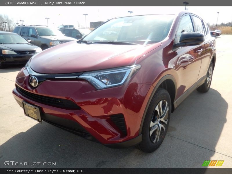 Ruby Flare Pearl / Black 2018 Toyota RAV4 LE