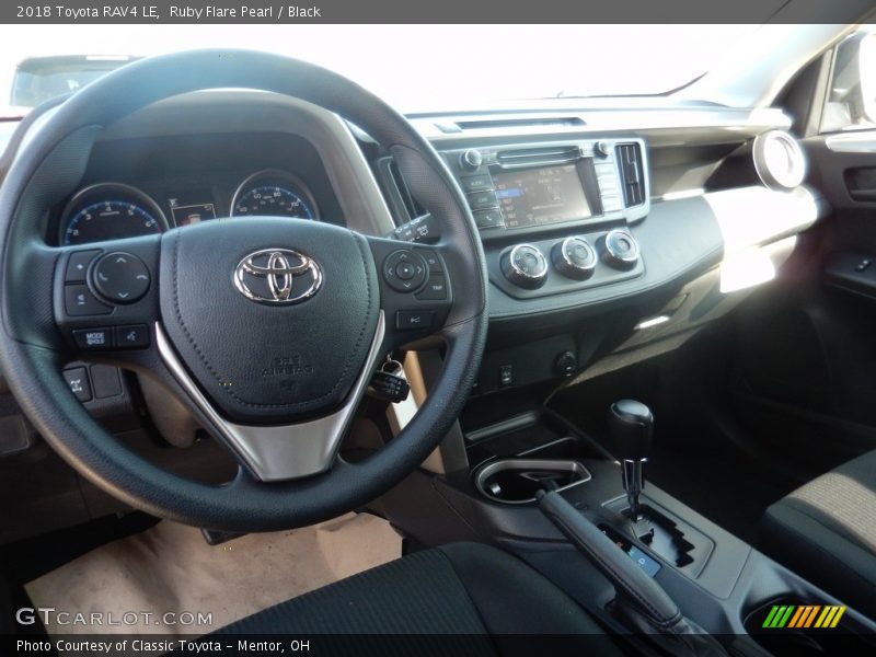 Ruby Flare Pearl / Black 2018 Toyota RAV4 LE
