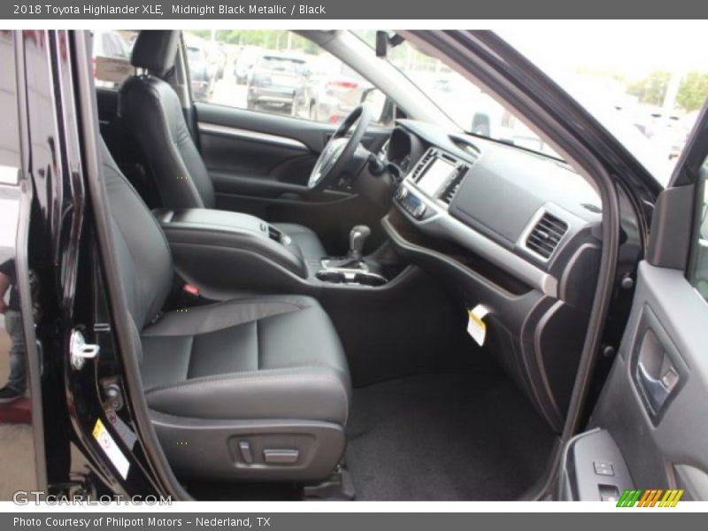 Midnight Black Metallic / Black 2018 Toyota Highlander XLE