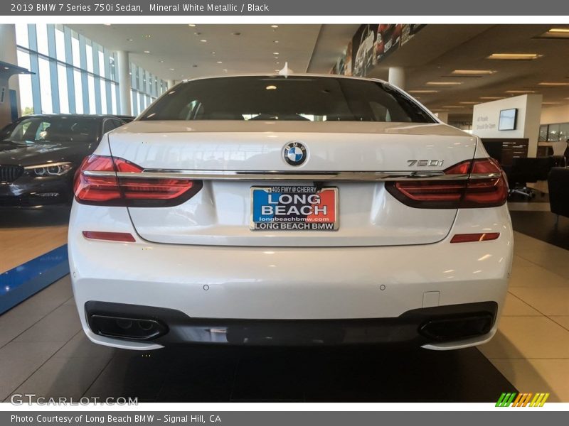 Mineral White Metallic / Black 2019 BMW 7 Series 750i Sedan