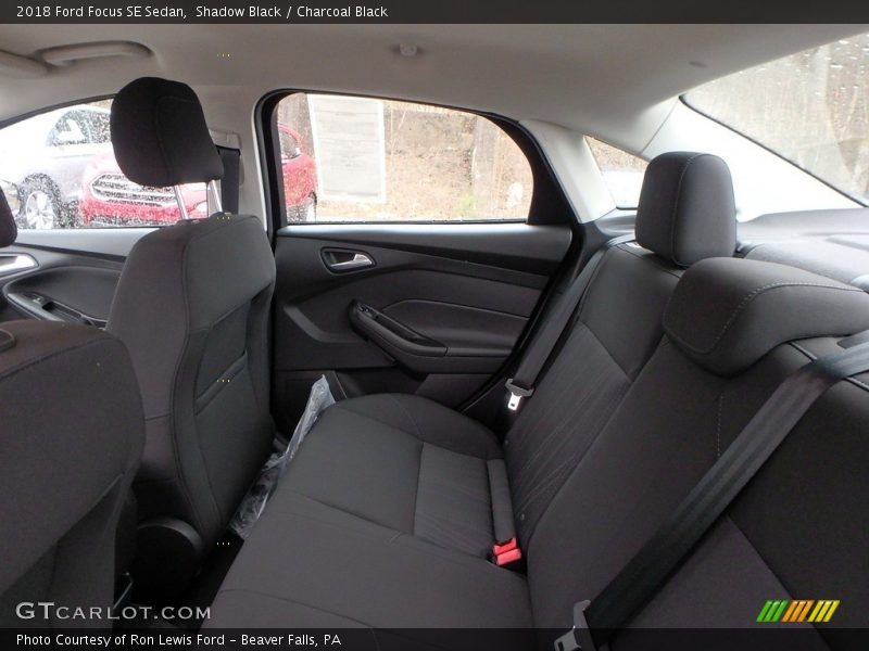 Shadow Black / Charcoal Black 2018 Ford Focus SE Sedan