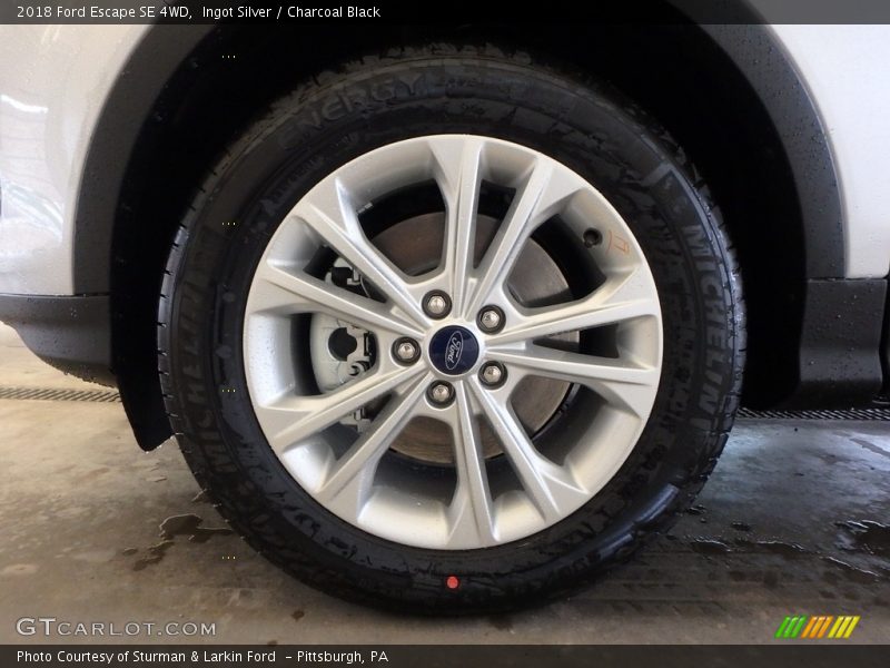 Ingot Silver / Charcoal Black 2018 Ford Escape SE 4WD