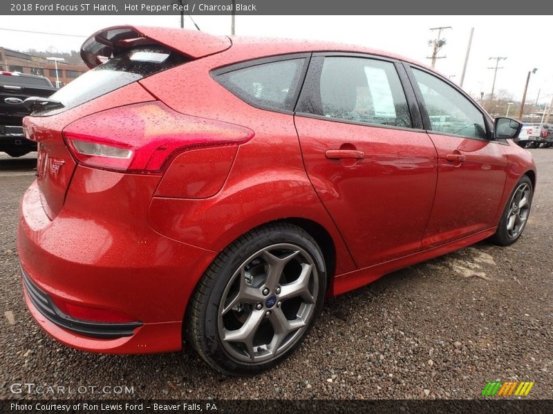 Hot Pepper Red / Charcoal Black 2018 Ford Focus ST Hatch