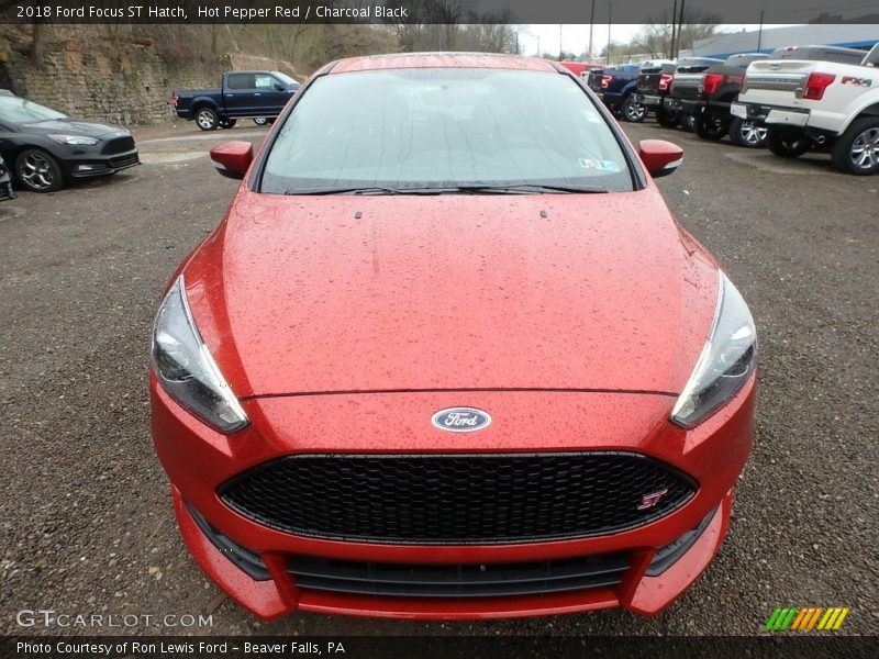 Hot Pepper Red / Charcoal Black 2018 Ford Focus ST Hatch