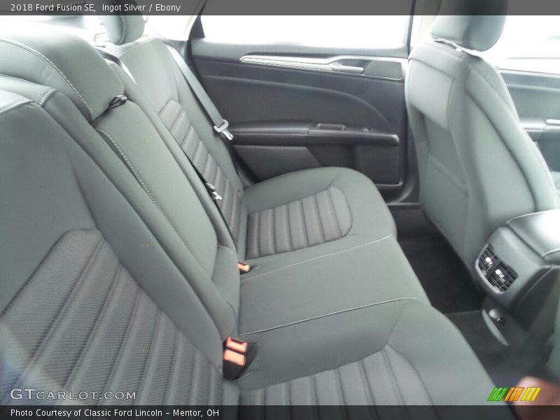 Ingot Silver / Ebony 2018 Ford Fusion SE