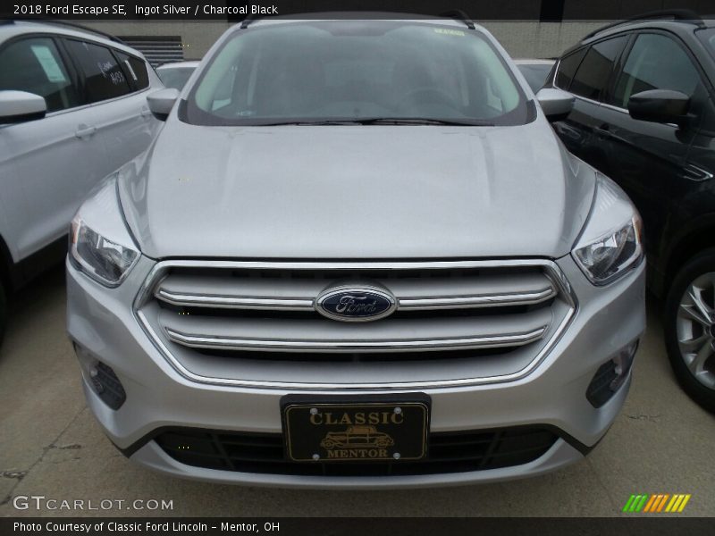 Ingot Silver / Charcoal Black 2018 Ford Escape SE