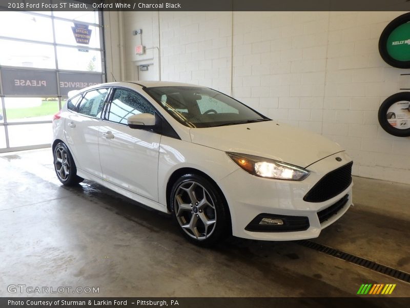 Oxford White / Charcoal Black 2018 Ford Focus ST Hatch