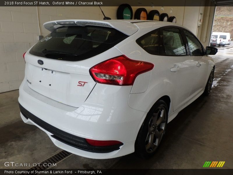 Oxford White / Charcoal Black 2018 Ford Focus ST Hatch