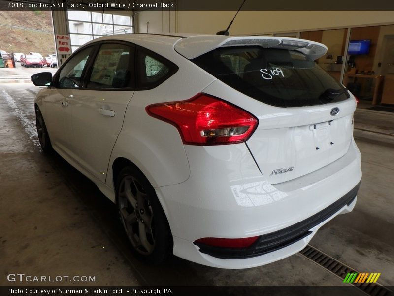 Oxford White / Charcoal Black 2018 Ford Focus ST Hatch