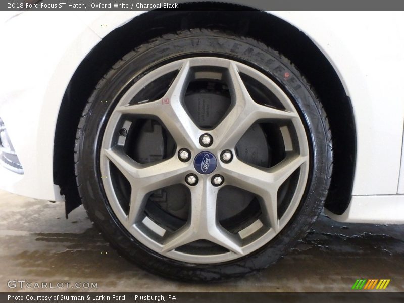 Oxford White / Charcoal Black 2018 Ford Focus ST Hatch