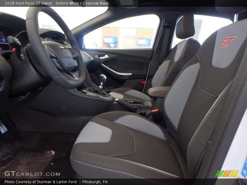 Oxford White / Charcoal Black 2018 Ford Focus ST Hatch