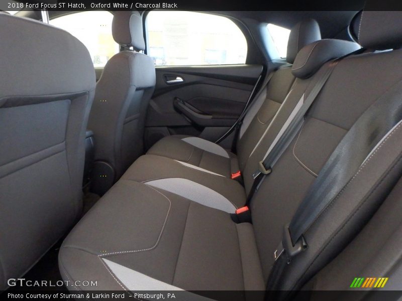 Oxford White / Charcoal Black 2018 Ford Focus ST Hatch