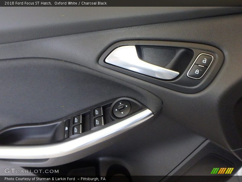 Oxford White / Charcoal Black 2018 Ford Focus ST Hatch