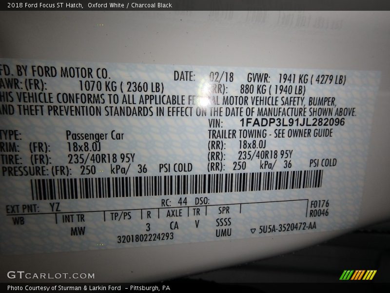Oxford White / Charcoal Black 2018 Ford Focus ST Hatch