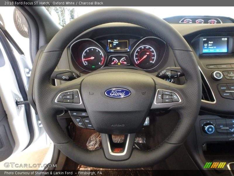 Oxford White / Charcoal Black 2018 Ford Focus ST Hatch