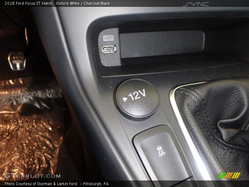 Oxford White / Charcoal Black 2018 Ford Focus ST Hatch