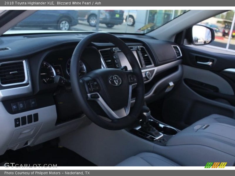 Blizzard White Pearl / Ash 2018 Toyota Highlander XLE