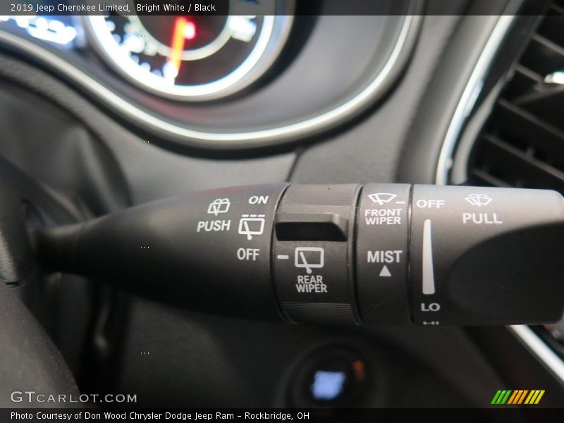 Controls of 2019 Cherokee Limited