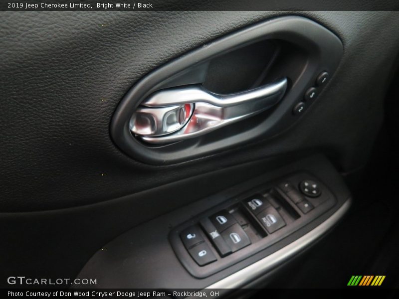 Controls of 2019 Cherokee Limited