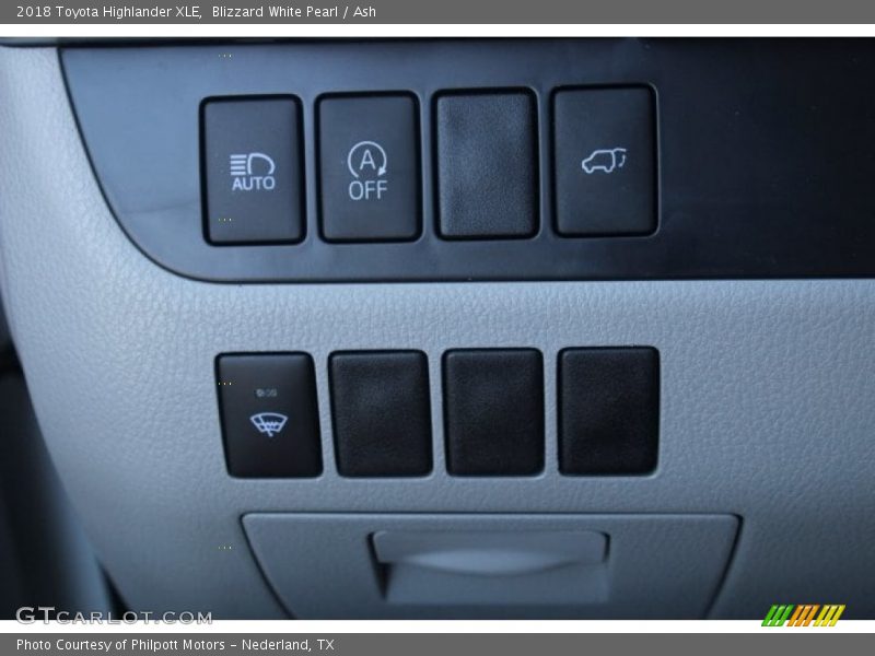 Blizzard White Pearl / Ash 2018 Toyota Highlander XLE