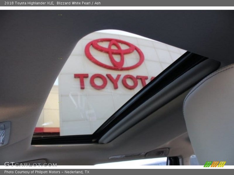 Blizzard White Pearl / Ash 2018 Toyota Highlander XLE