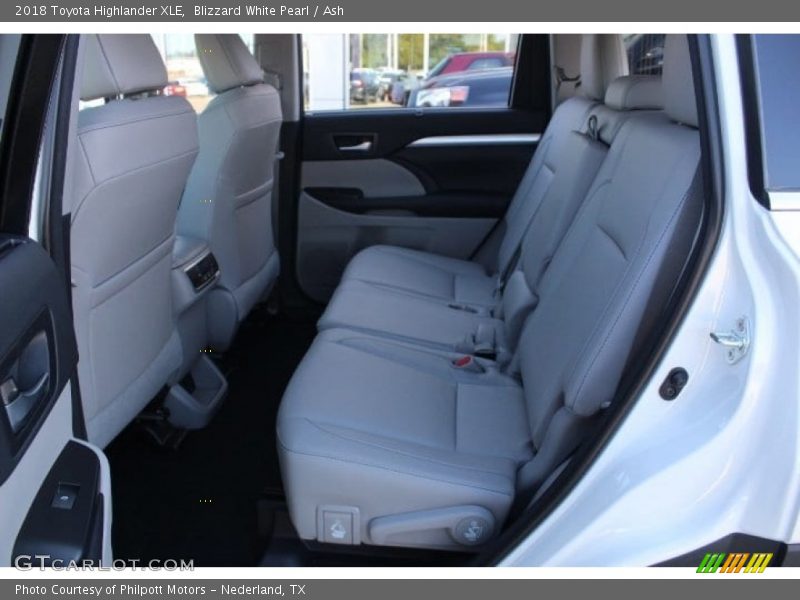 Blizzard White Pearl / Ash 2018 Toyota Highlander XLE