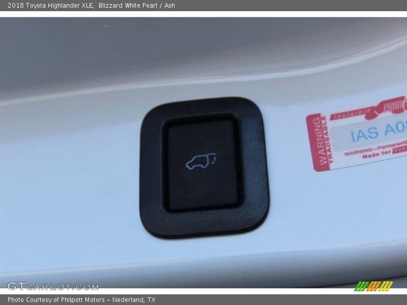 Blizzard White Pearl / Ash 2018 Toyota Highlander XLE