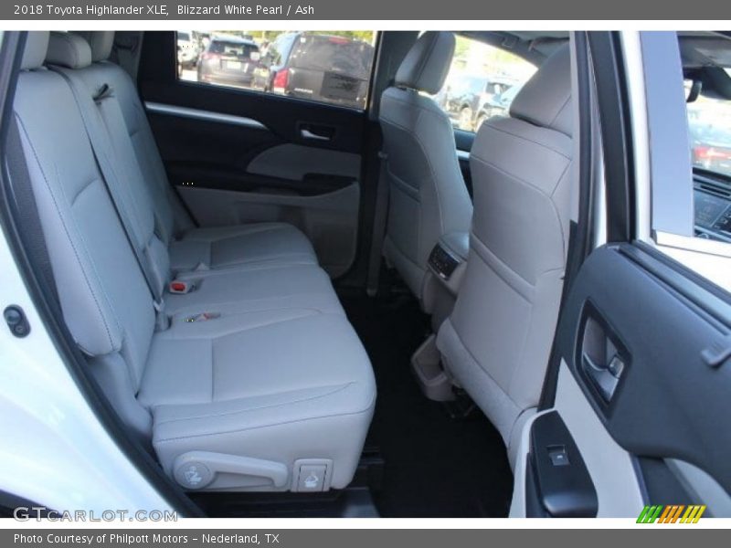 Blizzard White Pearl / Ash 2018 Toyota Highlander XLE