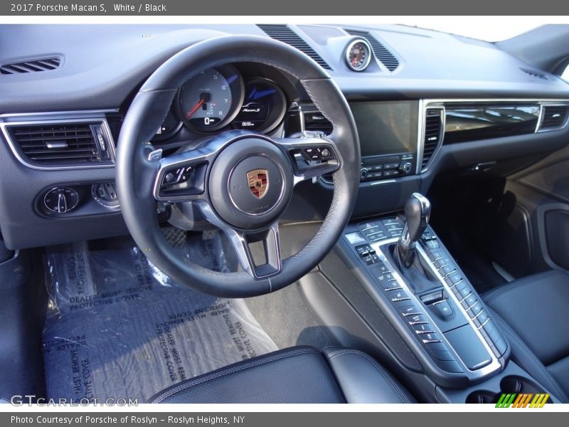 Dashboard of 2017 Macan S