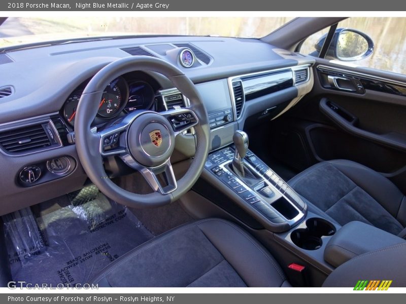  2018 Macan  Agate Grey Interior