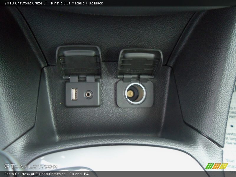Kinetic Blue Metallic / Jet Black 2018 Chevrolet Cruze LT