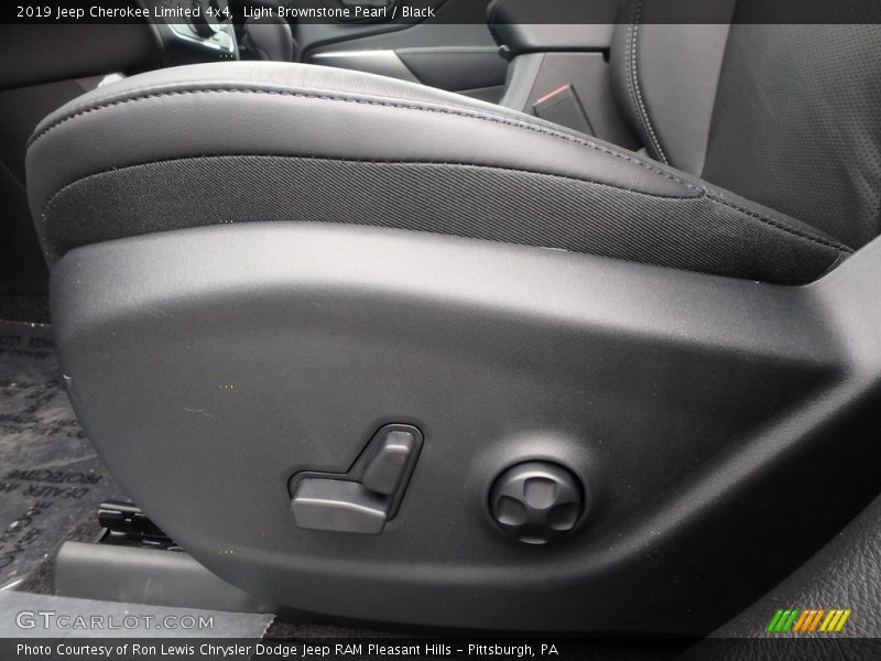 Light Brownstone Pearl / Black 2019 Jeep Cherokee Limited 4x4