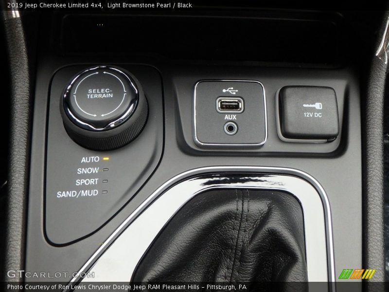 Light Brownstone Pearl / Black 2019 Jeep Cherokee Limited 4x4