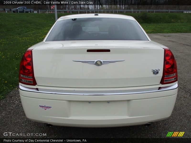 Cool Vanilla White / Dark Slate Gray 2009 Chrysler 300 C HEMI