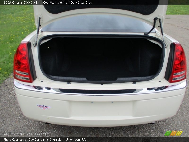 Cool Vanilla White / Dark Slate Gray 2009 Chrysler 300 C HEMI