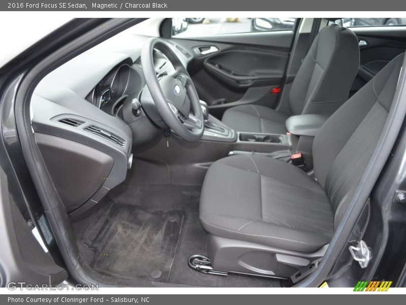 Magnetic / Charcoal Black 2016 Ford Focus SE Sedan