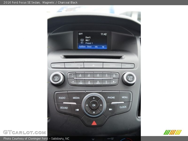 Magnetic / Charcoal Black 2016 Ford Focus SE Sedan