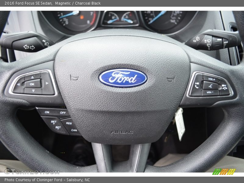 Magnetic / Charcoal Black 2016 Ford Focus SE Sedan